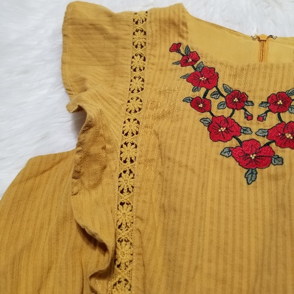 ❌SOLD❌Moon River Yellow Embroidered Ruffle Top Sm - Picture 5 of 8